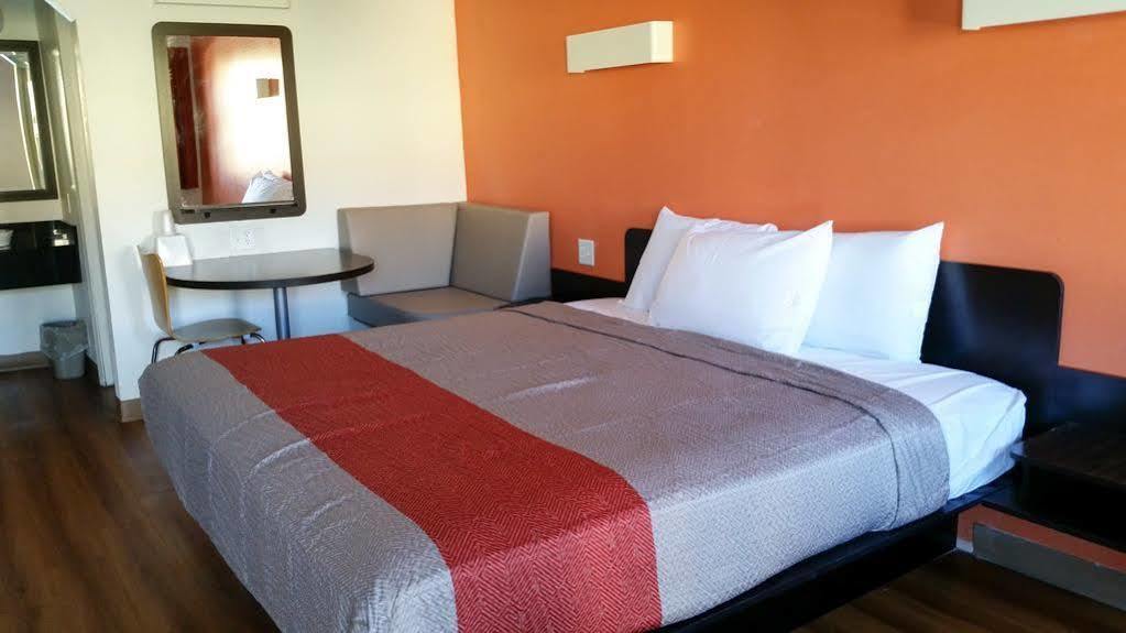 Motel 6-Blue Springs, Mo Ngoại thất bức ảnh