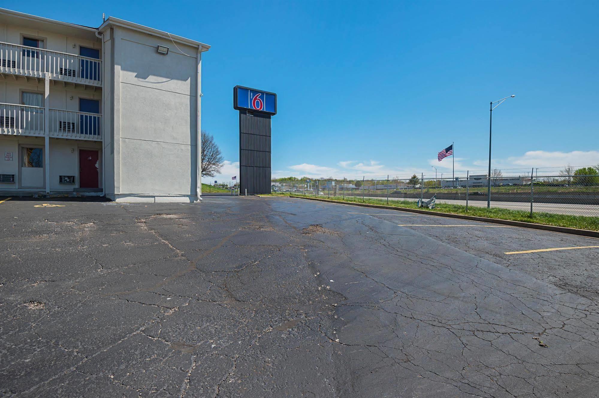 Motel 6-Blue Springs, Mo Ngoại thất bức ảnh